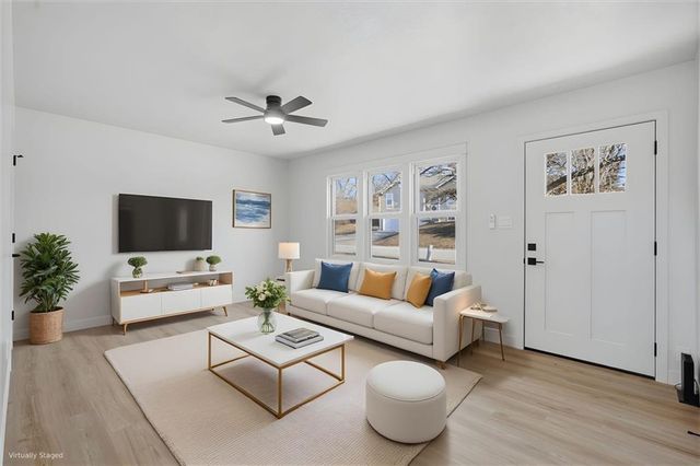 332 Woods Avenue, Excelsior Springs, MO 64024