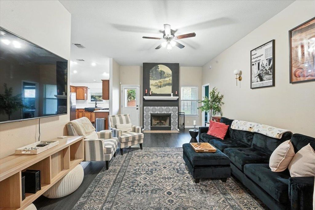 6001 Andross CT, Hutto, TX 78634