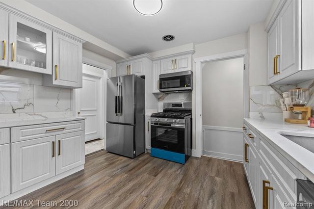 7275 Colonial Street, Dearborn Heights, MI 48127