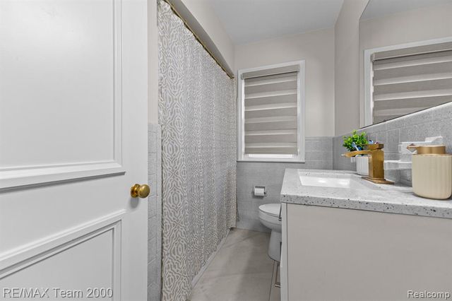 7275 Colonial Street, Dearborn Heights, MI 48127