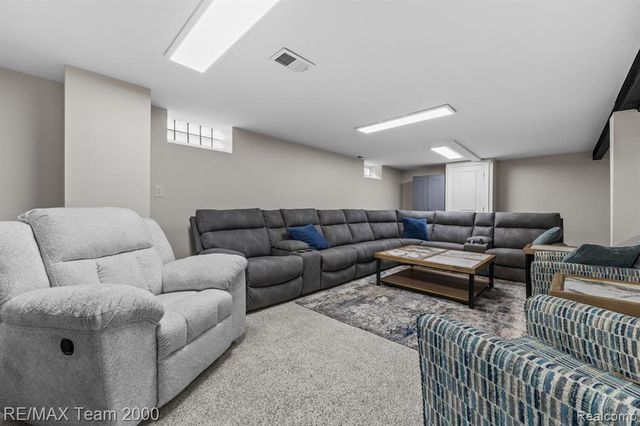 7275 Colonial Street, Dearborn Heights, MI 48127