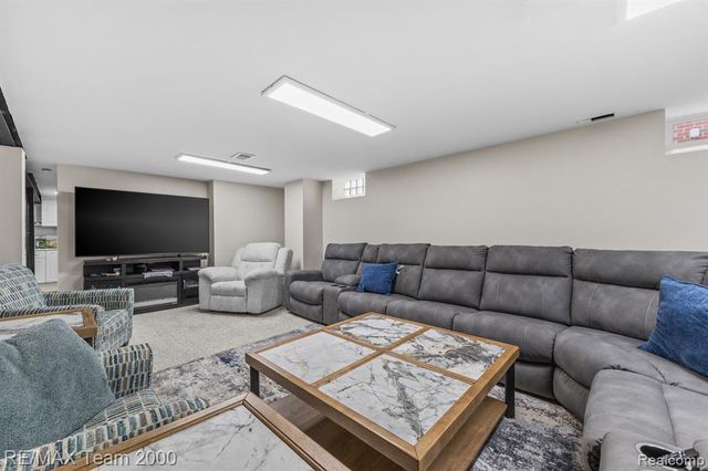 7275 Colonial Street, Dearborn Heights, MI 48127