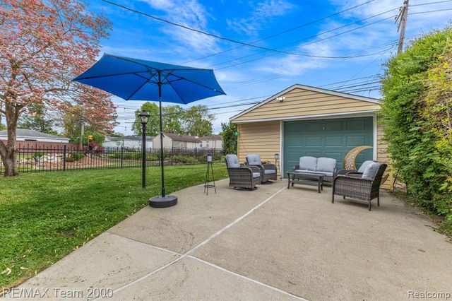7275 Colonial Street, Dearborn Heights, MI 48127