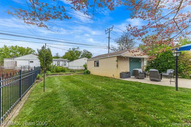 7275 Colonial Street, Dearborn Heights, MI 48127