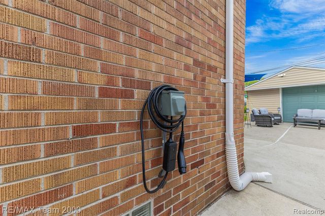 7275 Colonial Street, Dearborn Heights, MI 48127
