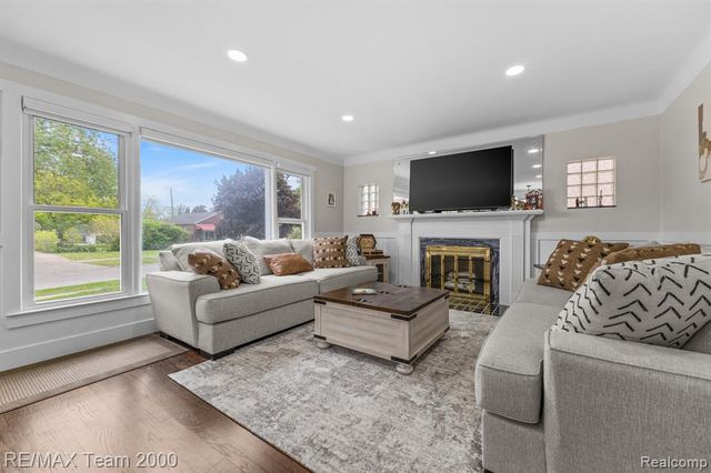7275 Colonial Street, Dearborn Heights, MI 48127