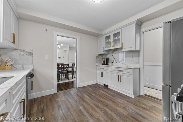7275 Colonial Street, Dearborn Heights, MI 48127