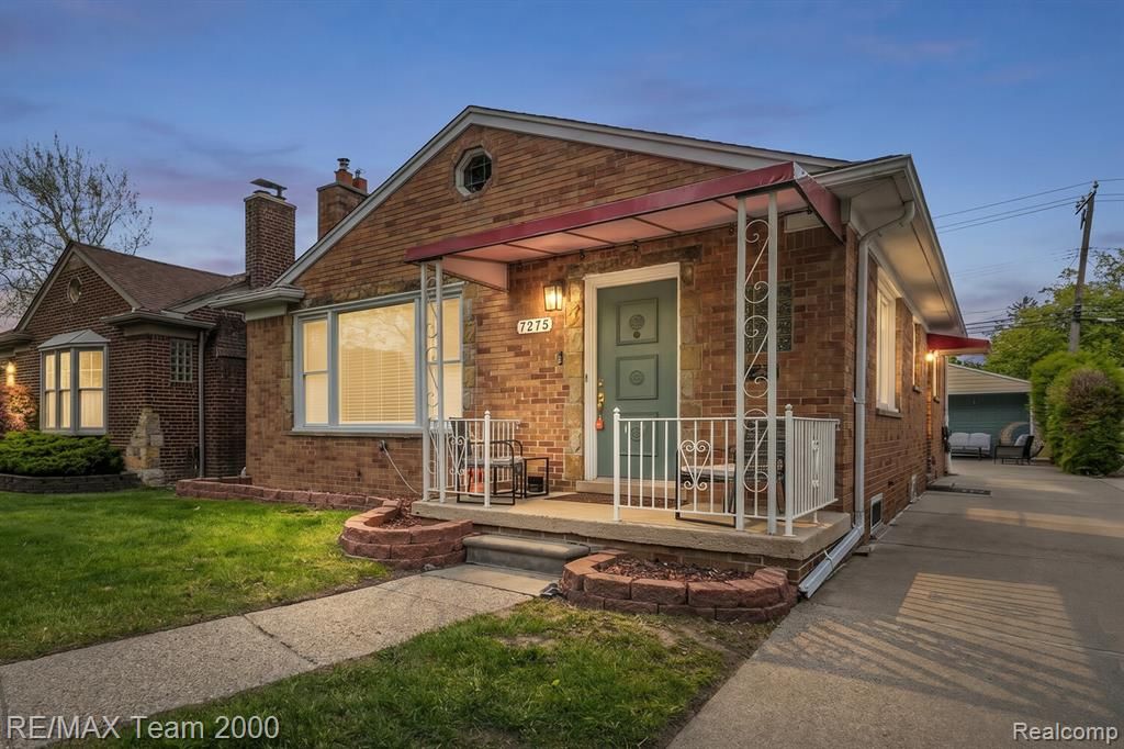 7275 Colonial Street, Dearborn Heights, MI 48127