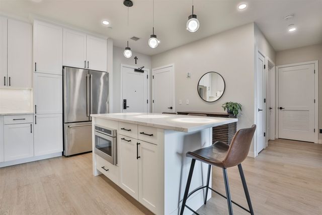 18 Artisan Dr Unit 307, Salem, NH 03079