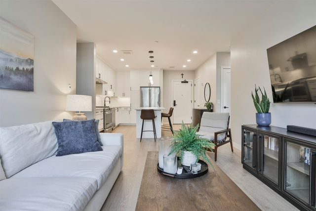 18 Artisan Dr Unit 307, Salem, NH 03079