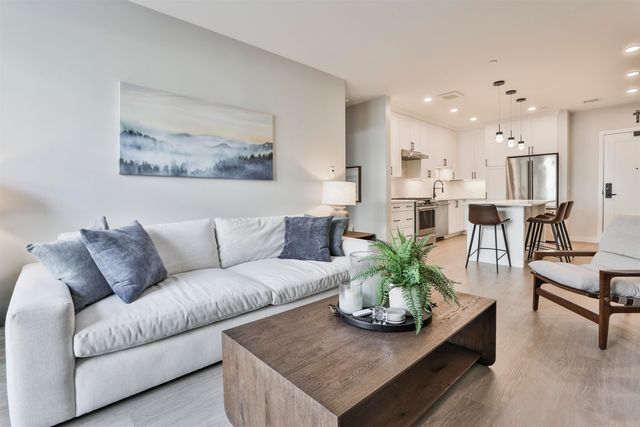 18 Artisan Dr Unit 307, Salem, NH 03079