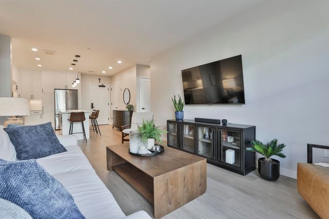 18 Artisan Dr Unit 307, Salem, NH 03079