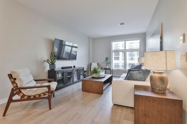 18 Artisan Dr Unit 307, Salem, NH 03079