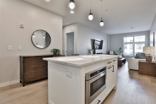 18 Artisan Dr Unit 307, Salem, NH 03079