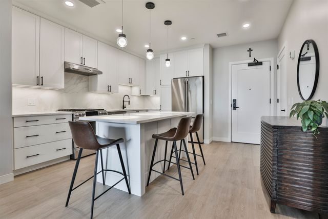 18 Artisan Dr Unit 307, Salem, NH 03079