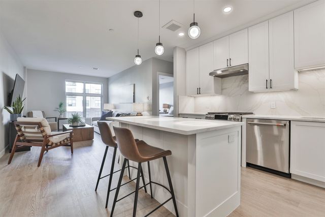 18 Artisan Dr Unit 307, Salem, NH 03079