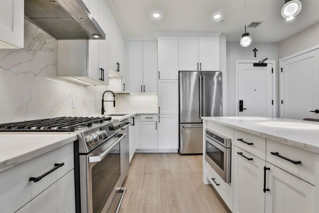 18 Artisan Dr Unit 307, Salem, NH 03079