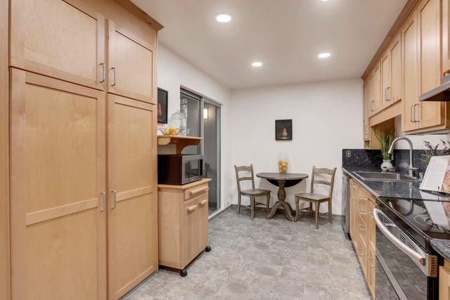 323 Monte Vista Ave 107, Oakland, CA 94611