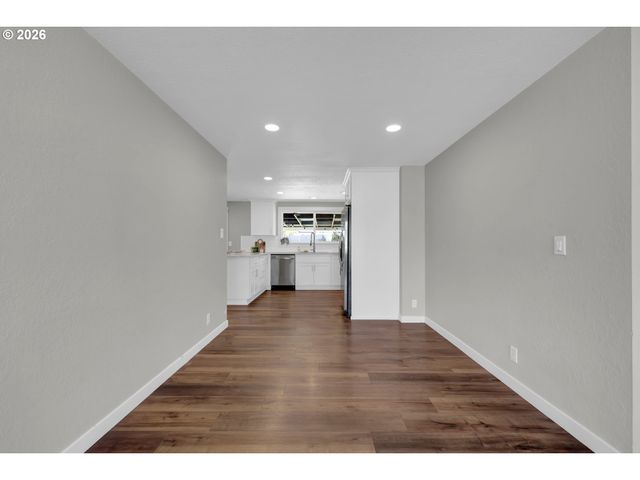 326 38TH Pl, Springfield, OR 97478