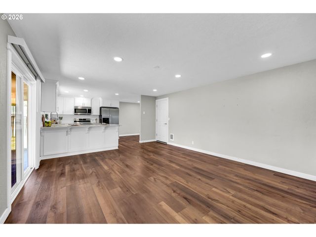 326 38TH Pl, Springfield, OR 97478
