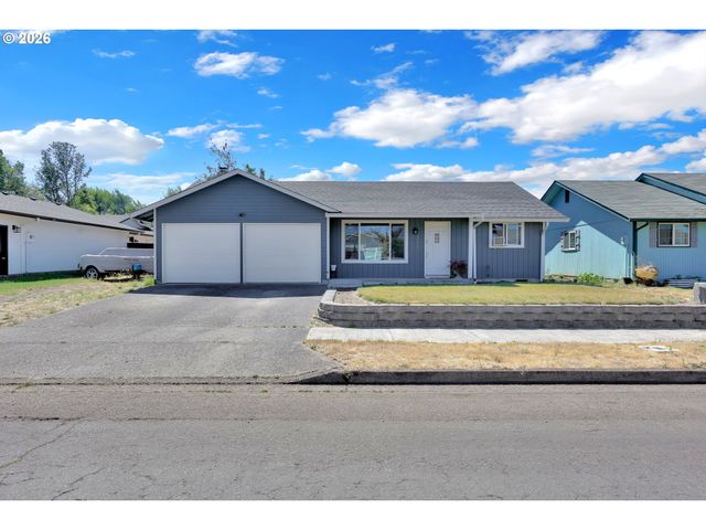 326 38TH Pl, Springfield, OR 97478