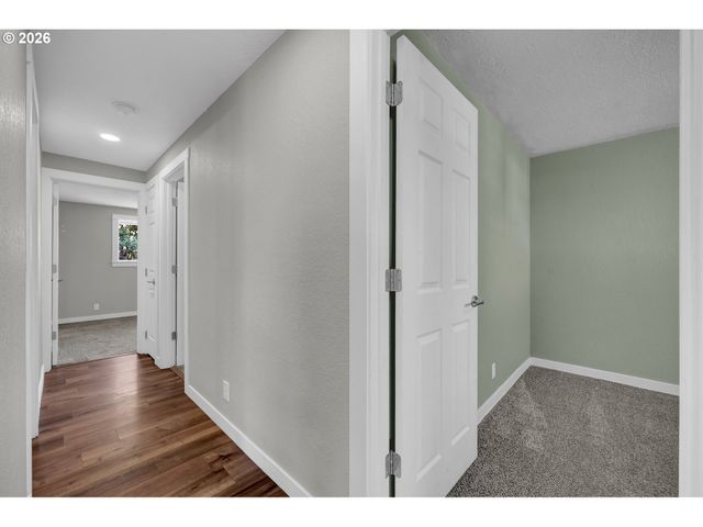 326 38TH Pl, Springfield, OR 97478