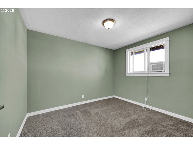 326 38TH Pl, Springfield, OR 97478