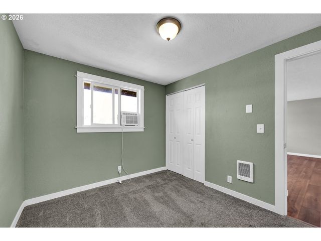 326 38TH Pl, Springfield, OR 97478