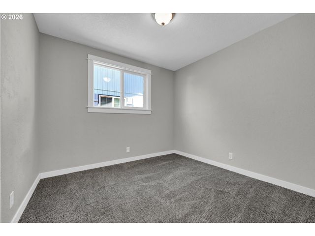326 38TH Pl, Springfield, OR 97478