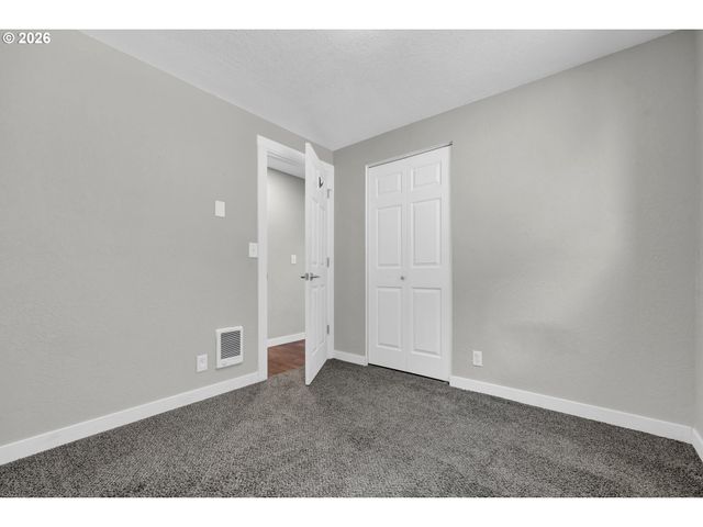 326 38TH Pl, Springfield, OR 97478