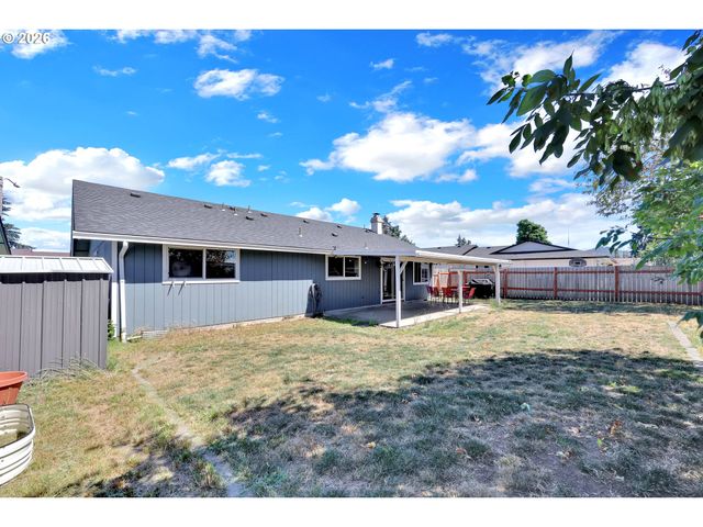 326 38TH Pl, Springfield, OR 97478