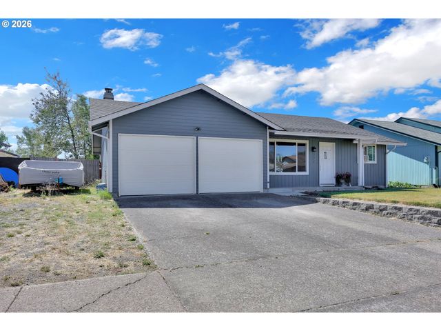 326 38TH Pl, Springfield, OR 97478