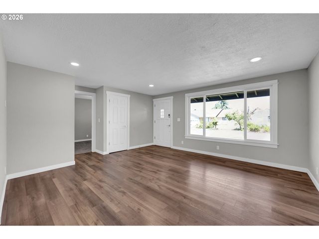 326 38TH Pl, Springfield, OR 97478