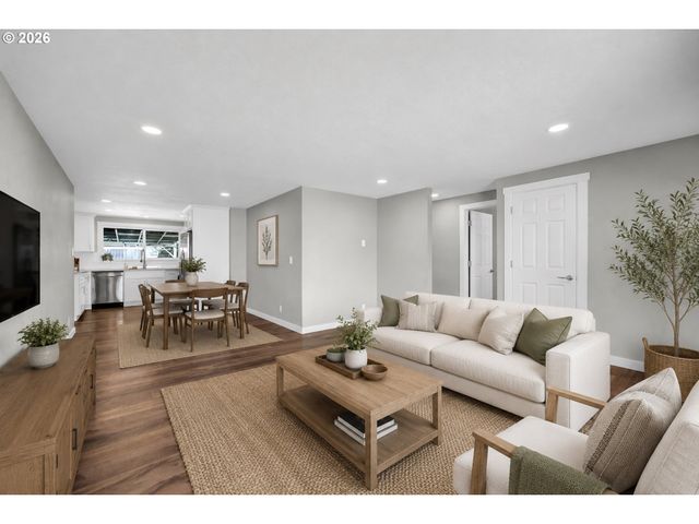 326 38TH Pl, Springfield, OR 97478