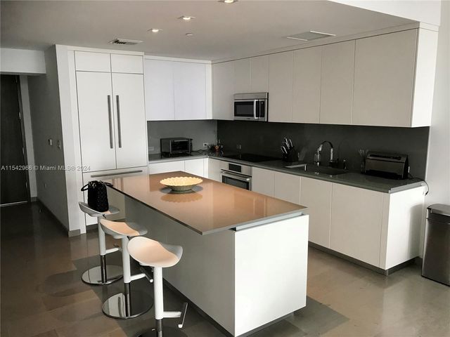 68 SE 6th St 2707, Miami, FL 33131