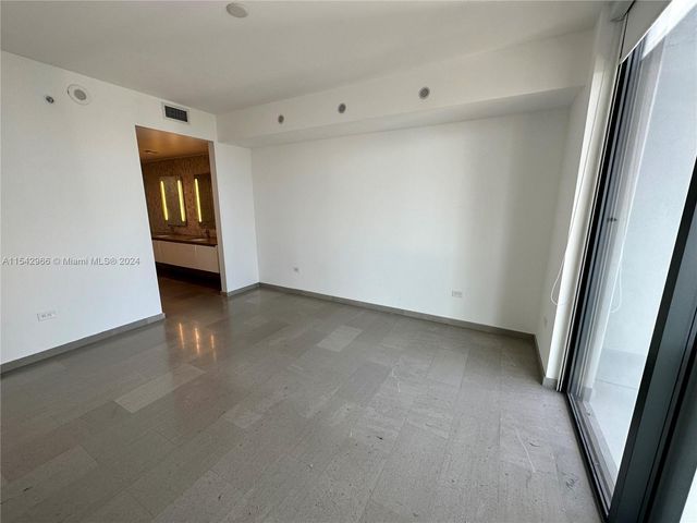 68 SE 6th St 2707, Miami, FL 33131