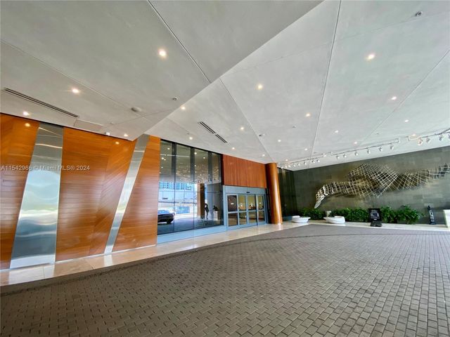 68 SE 6th St 2707, Miami, FL 33131