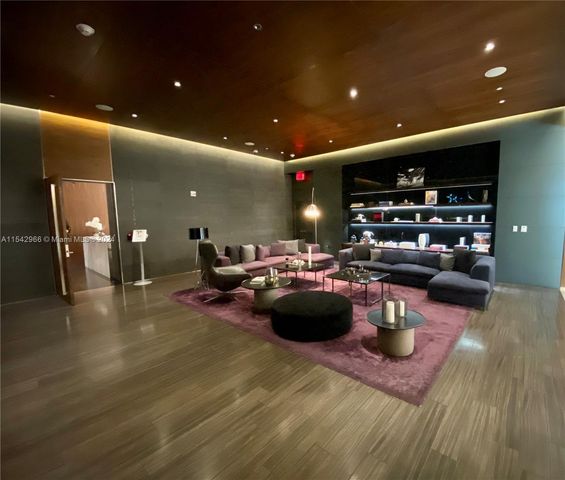 68 SE 6th St 2707, Miami, FL 33131