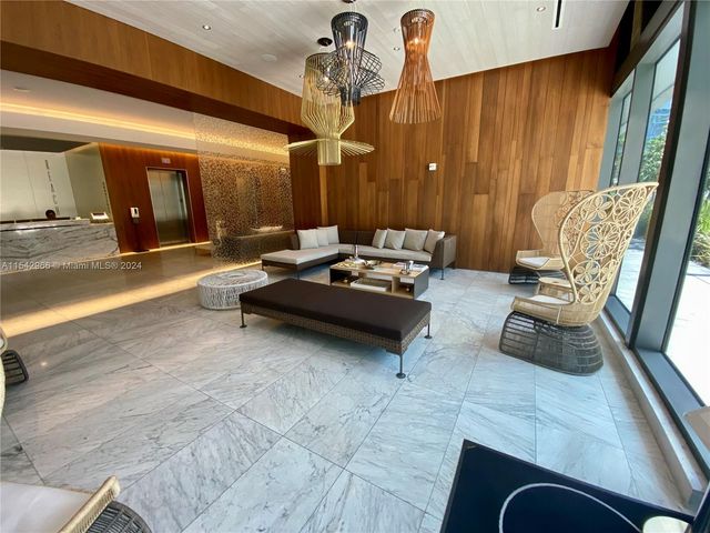 68 SE 6th St 2707, Miami, FL 33131