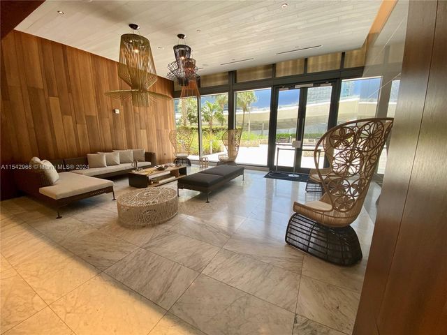 68 SE 6th St 2707, Miami, FL 33131