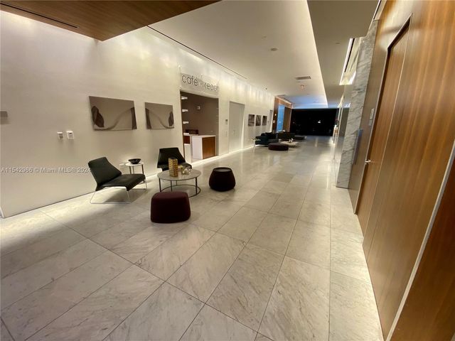 68 SE 6th St 2707, Miami, FL 33131