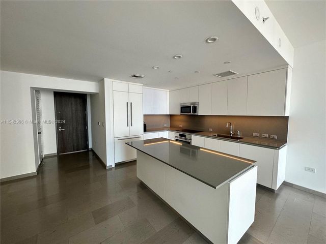 68 SE 6th St 2707, Miami, FL 33131