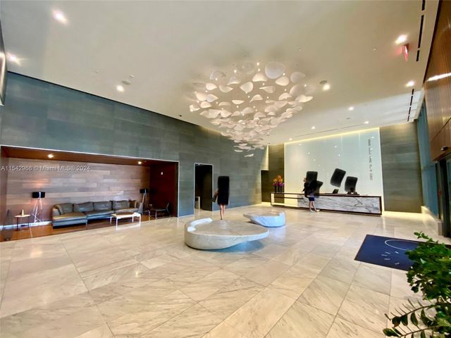 68 SE 6th St 2707, Miami, FL 33131