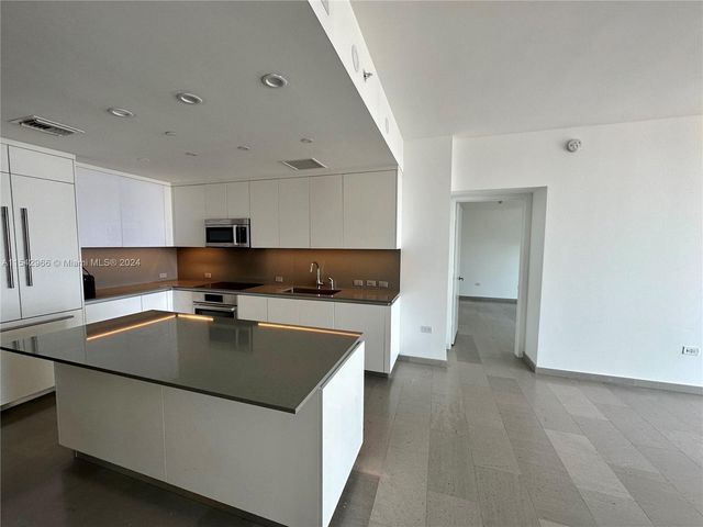 68 SE 6th St 2707, Miami, FL 33131