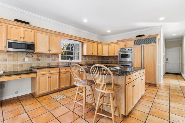 3 Ada Lane, Setauket, NY 11733