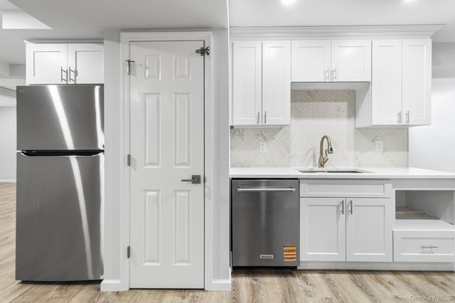 3 Ada Lane, Setauket, NY 11733