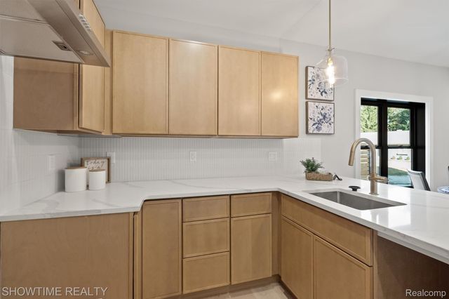 334 Romeo Road, Rochester, MI 48307