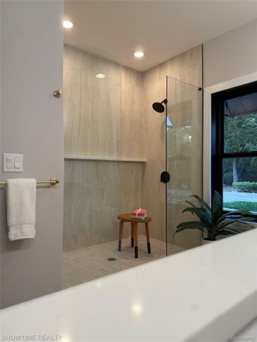 334 Romeo Road, Rochester, MI 48307