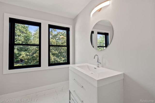 334 Romeo Road, Rochester, MI 48307