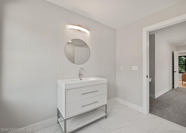 334 Romeo Road, Rochester, MI 48307